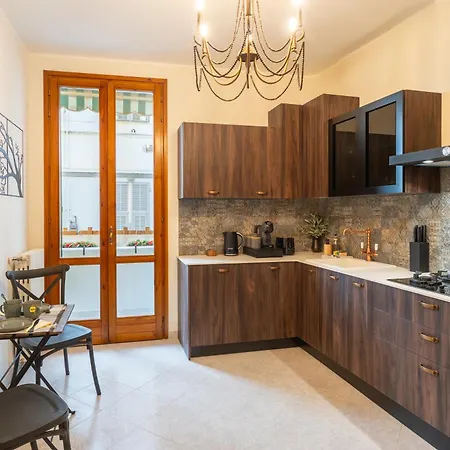 Guesthost - Center Charming Appartement