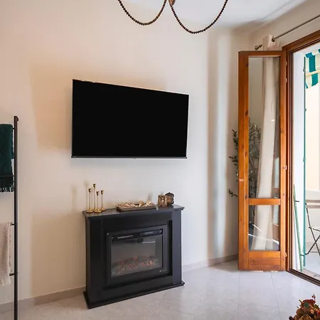 Charming Close To The Center *