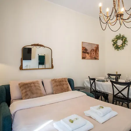 Charming Close To The Center Apartment *